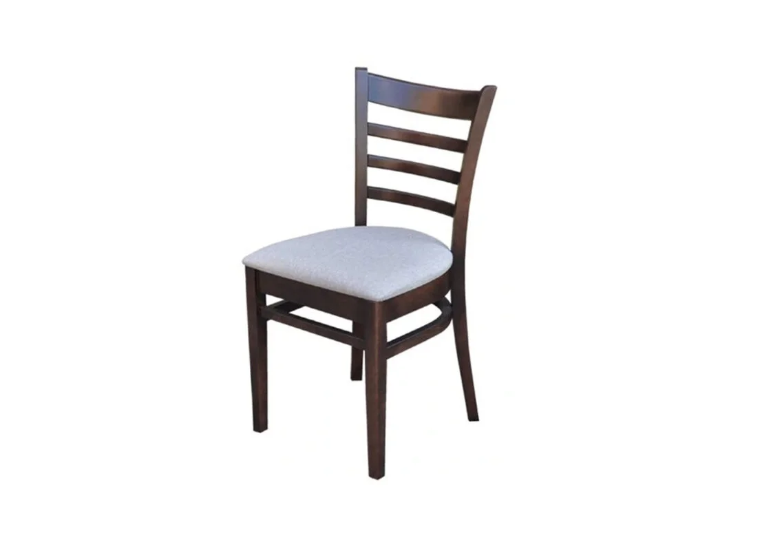 Drewniane krzesło A58 z tapicerowanym siedziskiem i szczebelkowym oparciem