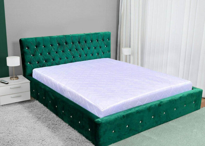 Eleganckie tapicerowane łóżko Tiffany z pikowanym zagłówkiem