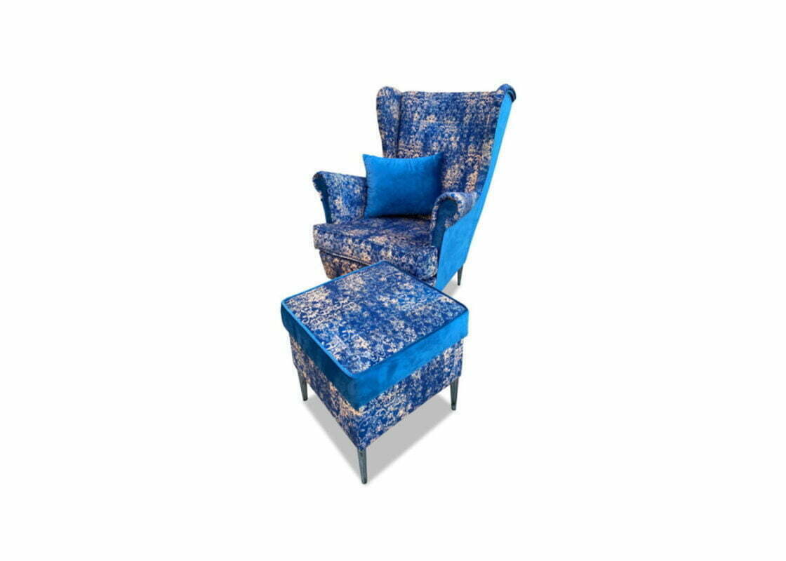 Wygodny fotel wypoczynkowy uszak z podnóżkiem Vintage Carpet