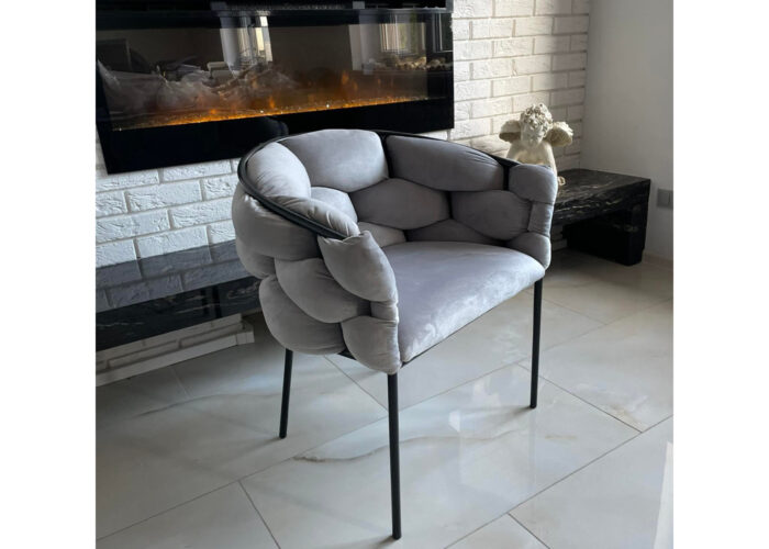 Plecione eleganckie krzesło poduszkowe z czarnym/złotym stelażem