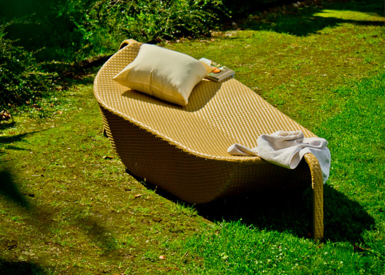 Designerskie łóżko ogrodowe Savanna z technorattanu