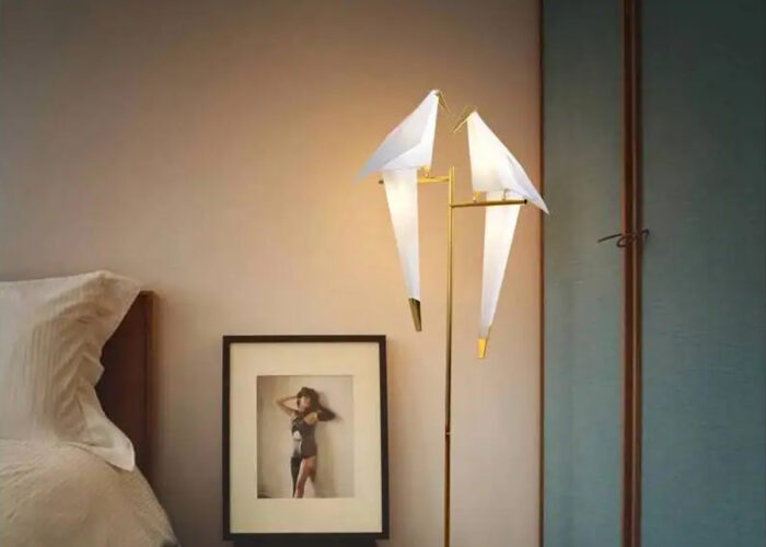 Złota lampa stojąca ptaki origami żurawie nastrojowa lampa LED