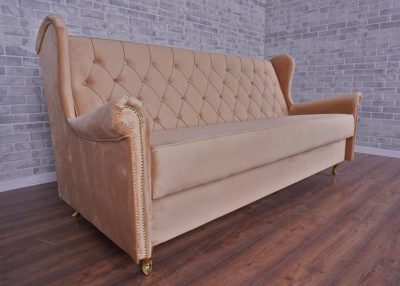Elegancka kanapa uszakowa z funkcją spania - niezrównana wygoda i styl w Twoim domu. Wykonana z wysokiej jakości materiałów, zapewnia komfortowy relaks.