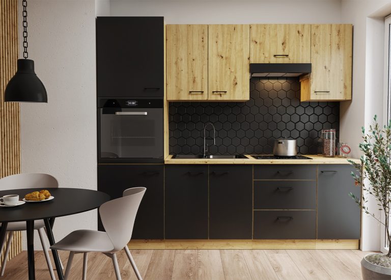 Namet VII: nowoczesność i funkcjonalność w 7 szafkach 240 cm. Drewno i czarna elegancja, ciche domykanie. Dodaj charakteru do swojej kuchni!