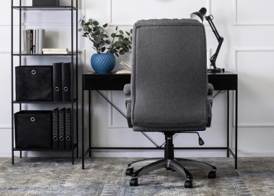 Odkryj wyjątkowy komfort z fotelem biurowym Hamar! Funkcjonalny, elegancki, sprzyja efektywności w pracy i tworzy przyjemną atmosferę.