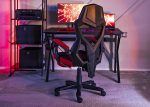 Polly - gamingowy fotel zapewniający wygodę i niezawodność. Sprężyste siedzisko, miękki zagłówek, gamingowy design. Dostępny w trzech kolorach.