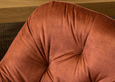 Odkryj niezrównany komfort i styl z krzesłem Immizes! Wygoda, funkcjonalność, modny design, luksusowa tkanina. Idealne dla każdej aranżacji!