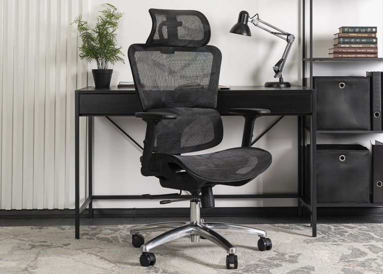Fotel obrotowy Idylla: nowoczesny, ergonomiczny, idealny do pracy. Regulacja, sprężyste siedzisko. Inwestycja w wygodę.