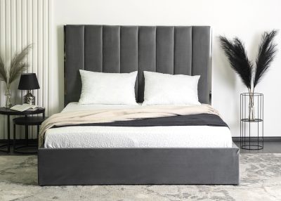 Łóżko Portimao: komfortowy sen, wyjątkowy design. Welur, chromowana stal, podnośniki gazowe, praktyczny pojemnik. Stabilne, estetyczne.